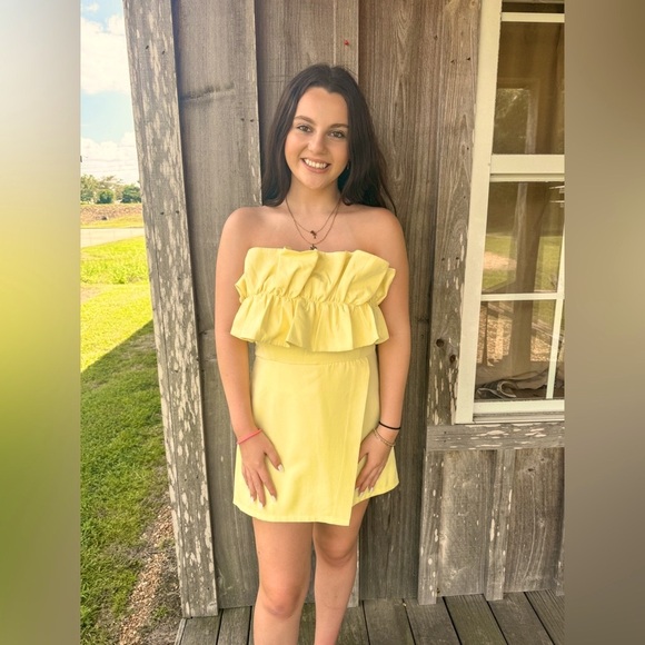 Sunflower Yellow Ruffle Tube Detailed Romper - Picture 2 of 3